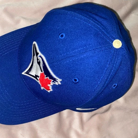 Toronto Blue Jays Hat - Picture 2 of 3